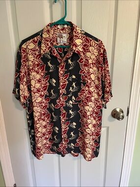 Men's Casual Short-Sleeve Button-Down Shirt in Navy & Burgundy